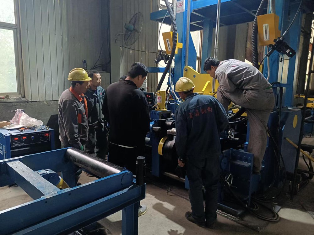 鋼結(jié)構(gòu)**金鼎鋼構(gòu)-組立龍門矯正自動(dòng)化焊接