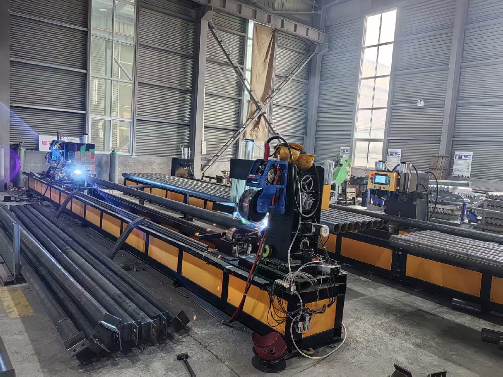 機(jī)器人焊接鋼系桿（鋼圓管）機(jī)械化高效率迭代更新