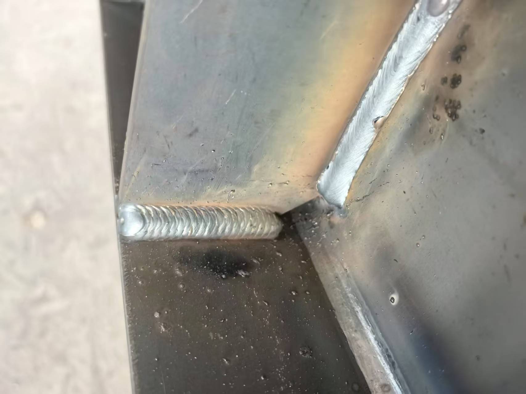 廠房鋼構廠家金鼎鋼構焊縫